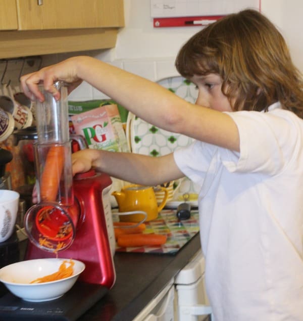 mazi grating carrots