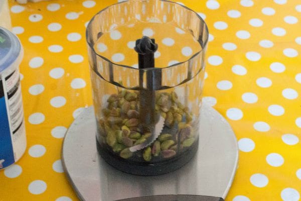 Easy Pistachio Ice cream 1