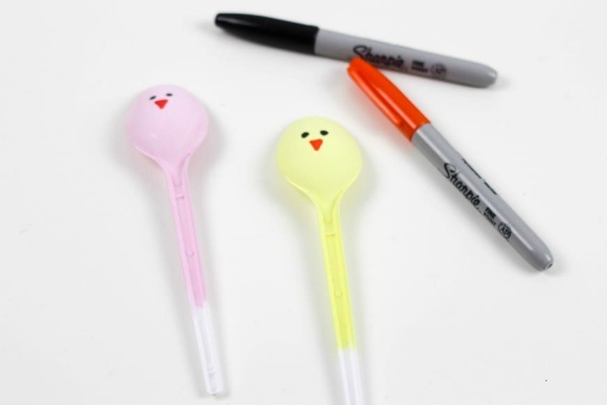 These Pop-up Spoon Chicks are a super fun Spring and Easter crafts for kids.  They are perfect for recycling plastic spoons. A fun and simple DIY kids craft that is great for celebrating Spring.