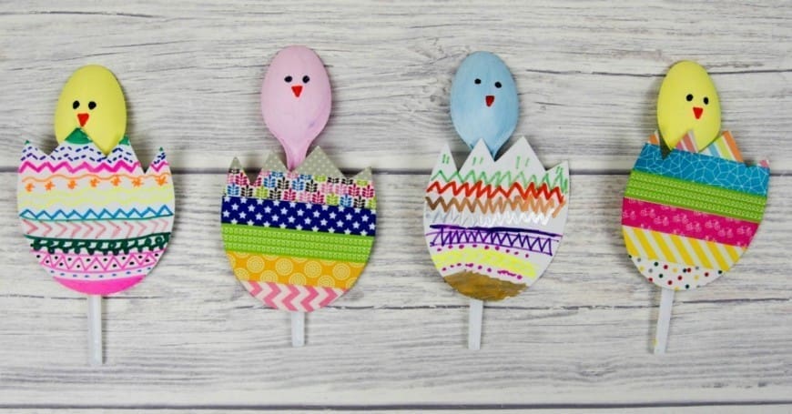 These Pop-up Spoon Chicks are a super fun Spring and Easter crafts for kids.  They are perfect for recycling plastic spoons. A fun and simple DIY kids craft that is great for celebrating Spring.