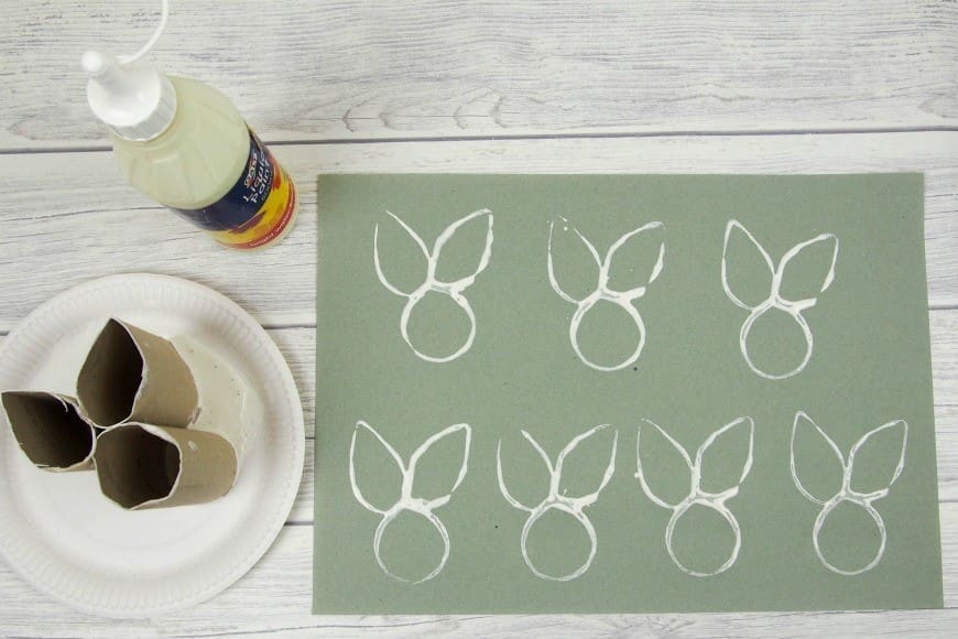 How to make a Recycled Toilet Roll Easter Bunny Stamp. This simple kids activity is perfect for Easter or Spring. A fun DIY Kids Craft and art activity