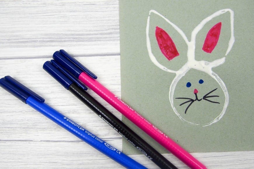How to make a Recycled Toilet Roll Easter Bunny Stamp. This simple kids activity is perfect for Easter or Spring. A fun DIY Kids Craft and art activity