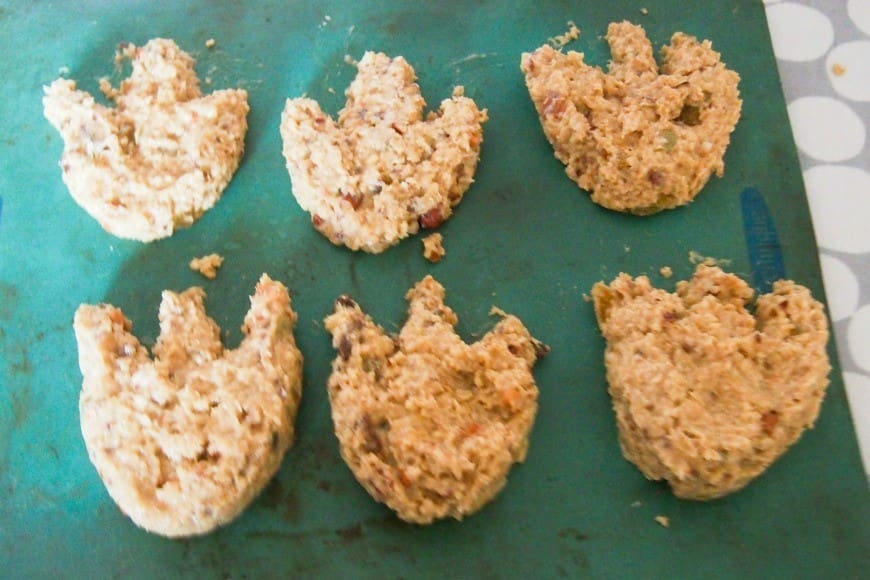 These delicious Dinosaur footprint loaded flapjacks are perfect for healthy breakfasts on the go and are full of nuts and dried fruits.  They are perfect for encouraging kids to eat new things and delicious too.