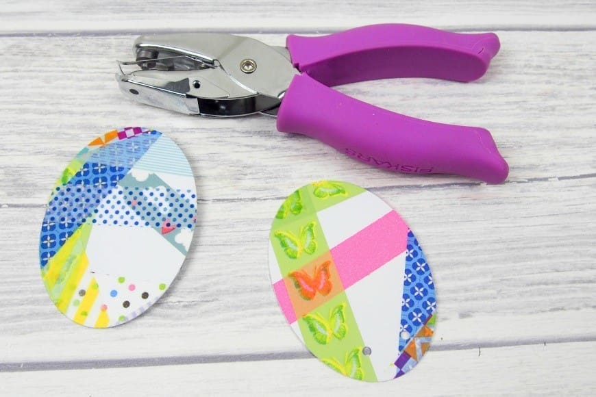 Washi Tape Easter Bunting.  This is a fab DIY craft that is perfect for kids to celebrate Easter and spring.  A simple children’s process art activity that makes a beautiful Easter Decoration.