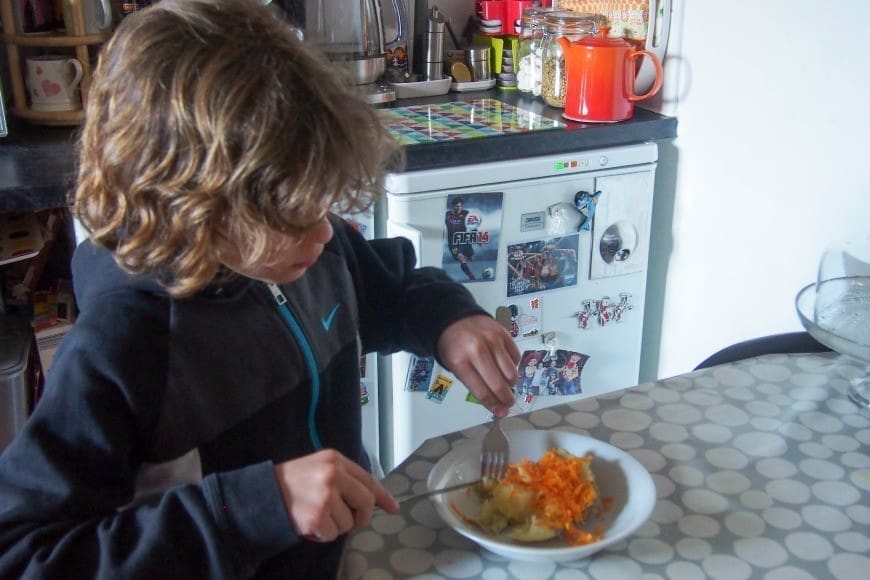 Did you know that you can cook Jacket Potatoes in your crock pot or slow cooker? This has been a midweek meal game changer for me and a fab family friendly meal. 