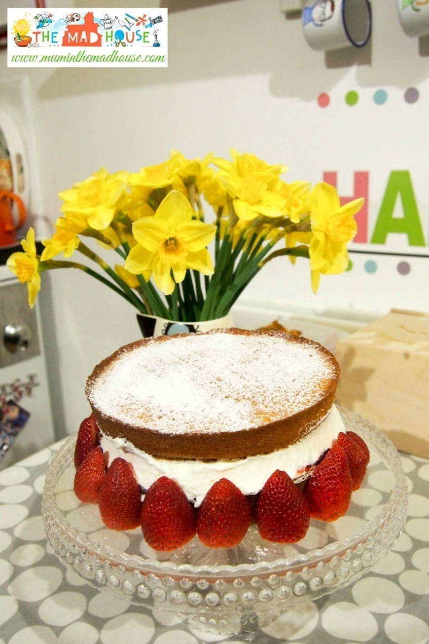 How to make the perfect Victoria Sponge. Follow our secret tip to make the most delicious classic Victoria Sponge Sandwich. This tea time mainstay is a brilliant bake for cooking with kids. 