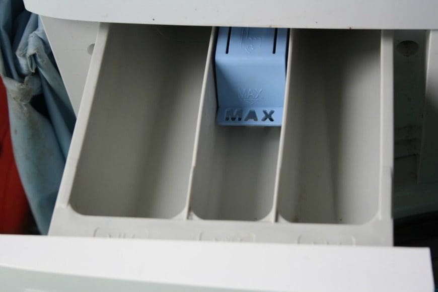 How to clean your washing machine. Do not try to clean your clothes in a dirty machine. Clean machine, means cleaner clothes