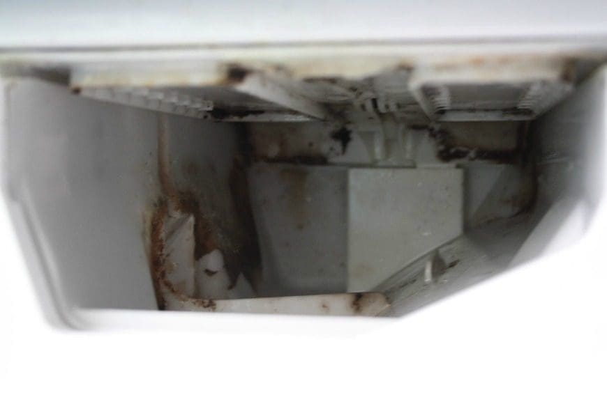 How to clean your washing machine. Do not try to clean your clothes in a dirty machine. Clean machine, means cleaner clothes