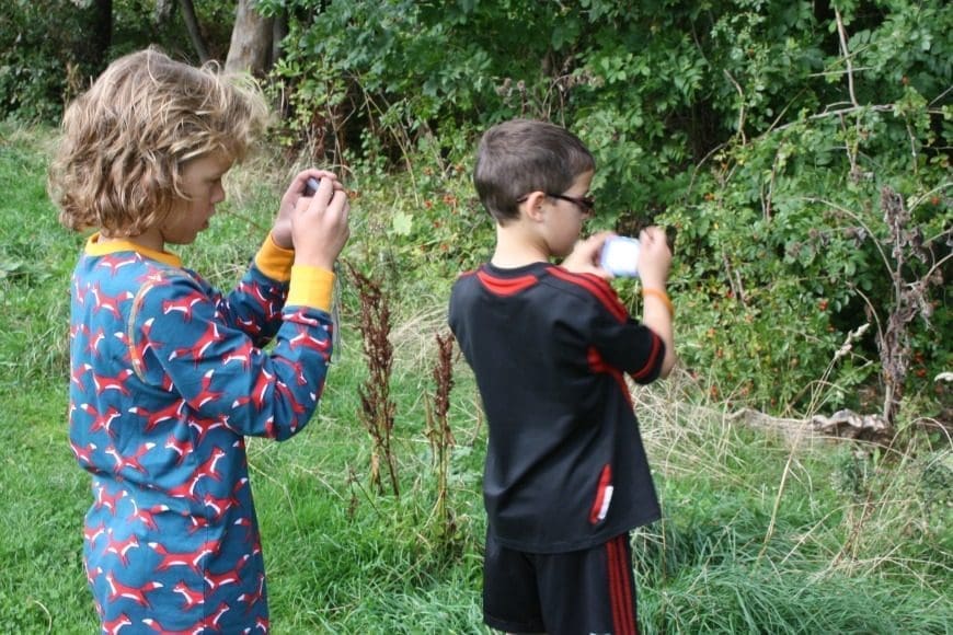 Turn a walk into an adventure for all the family with this free summer scavenger hunt printable. A fantastic fun free printable for kids, perfect for a woodland walk.
