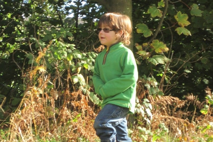 Turn a walk into an adventure for all the family with this free summer scavenger hunt printable. A fantastic fun free printable for kids, perfect for a woodland walk.