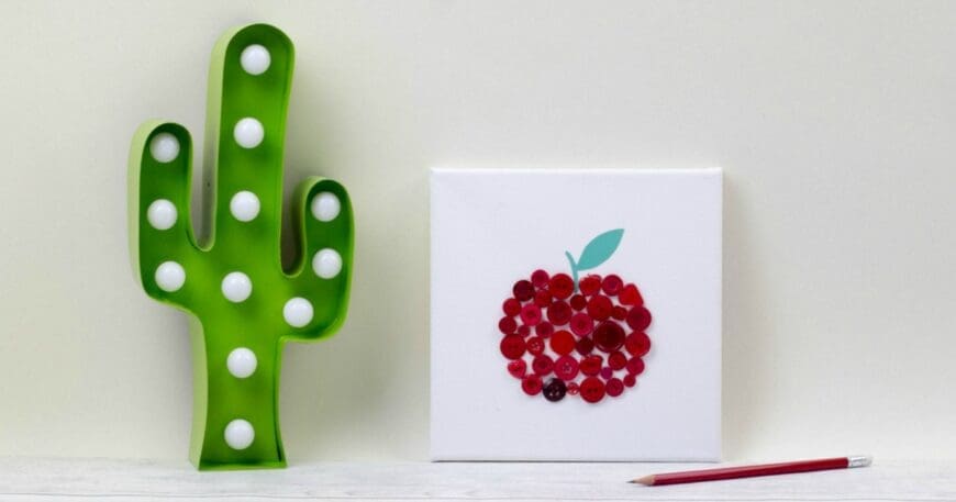 Button Apple Canvas Teacher Gift. This beautiful DIY craft is a perfect teacher appreciation gift that can me made by children.