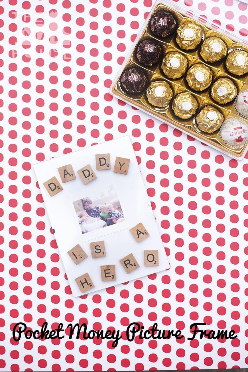 How to make a Pocket Money Photo Frame for Fathers' Day. This adorable DIY craft is perfect for children to make for their Dad for Fathers' Day or their birthday. It is simple, inexpensive and easy to adapt for children of all ages and abilities. 