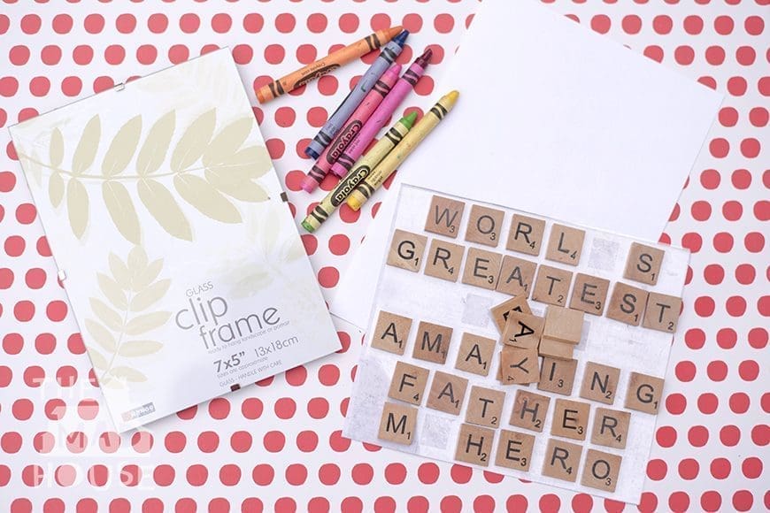 How to make a Pocket Money Photo Frame for Fathers' Day. This adorable DIY craft is perfect for children to make for their Dad's for Fathers' Day or their birthday. It is simple, inexpensive and easy to adapt for children of all ages and abilities. 