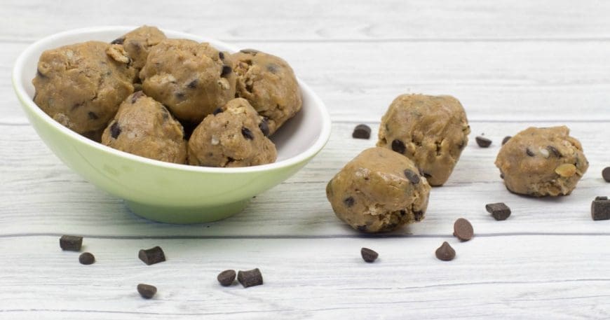 These peanut butter and chocolate bites are delicious and no bake, making them perfect for getting your kids in the kitchen. These no bake peanut butter and chocolate bites are made with rye rather an oats and have a delightful crunch.