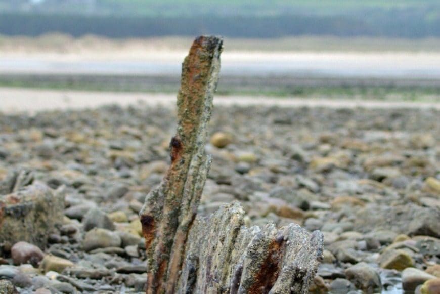 Free beach activities for families. Have fab free fun at the beach with kids with our super fun activities to help make memories that will last a lifetime.