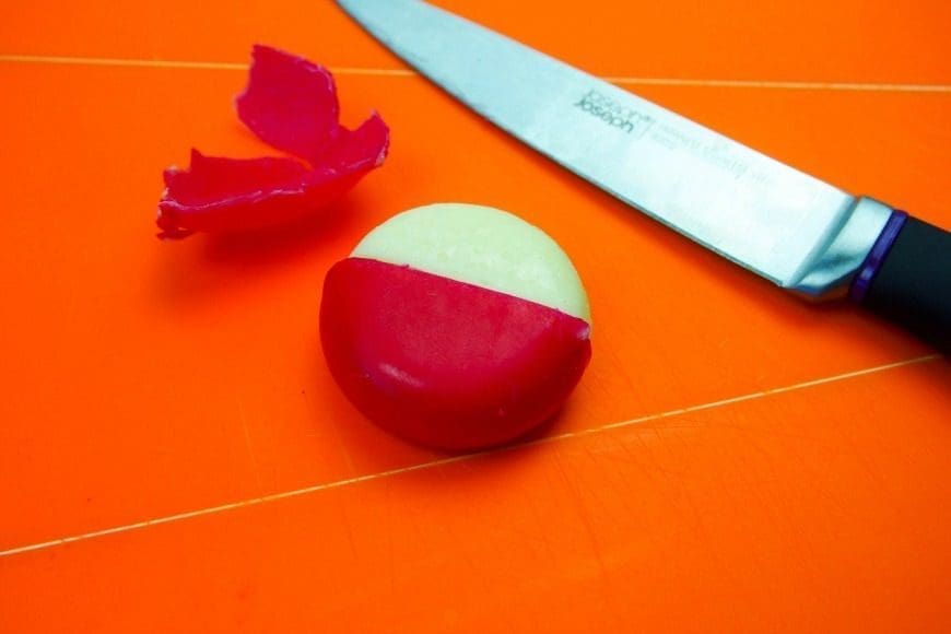 Easy Edible Pokeballs