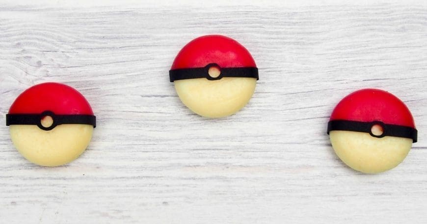 Easy Edible Pokeballs