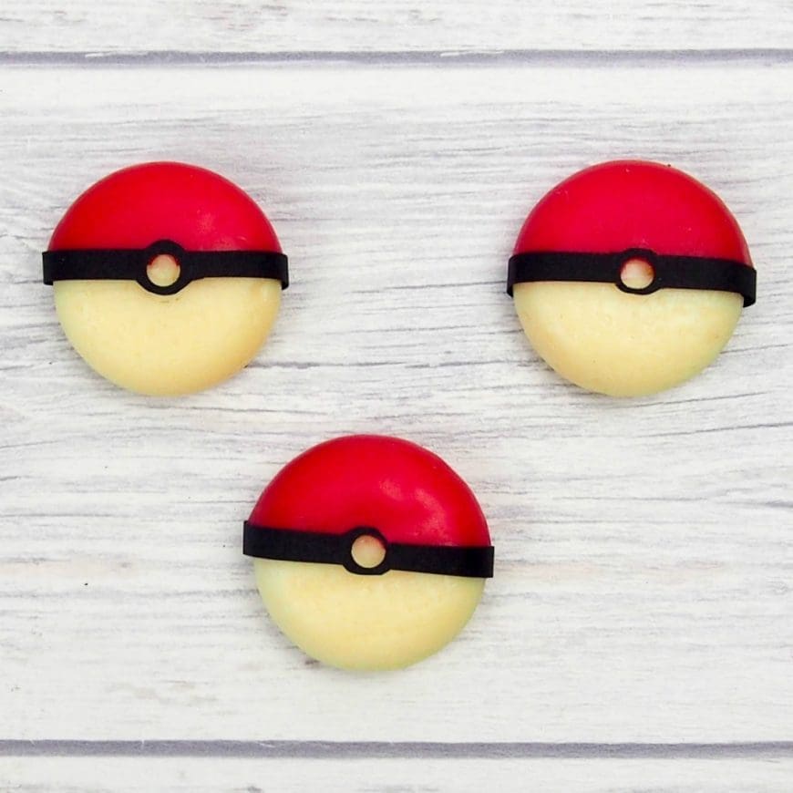 Easy Edible Pokeballs