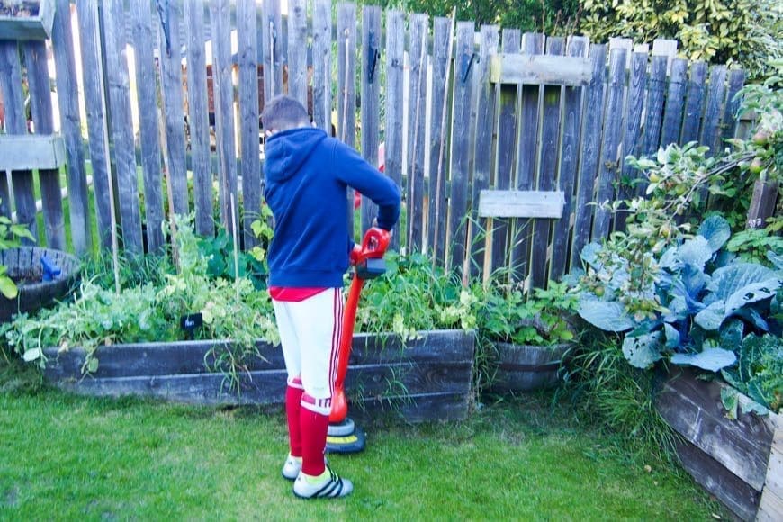 10 Giant DIY Garden Games