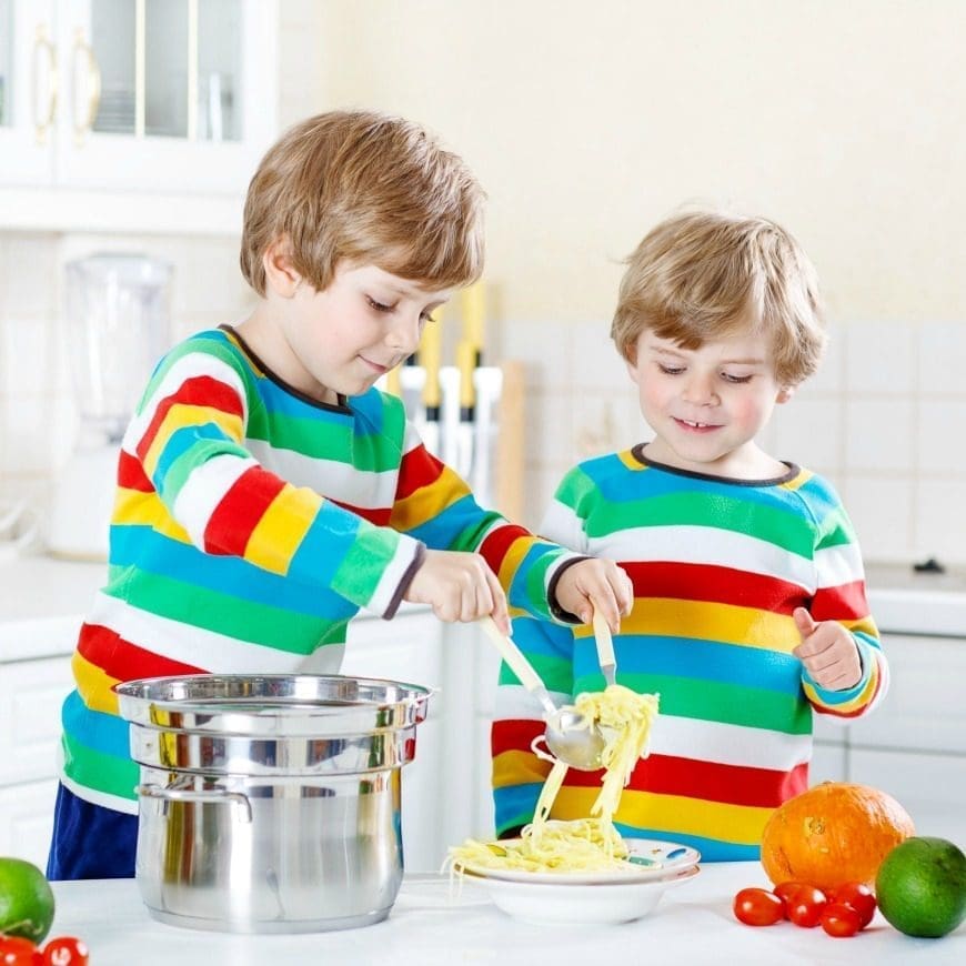 10 Tips for cooking with Siblings