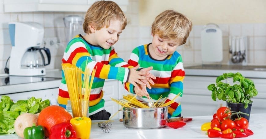 10 Tips for cooking with Siblings