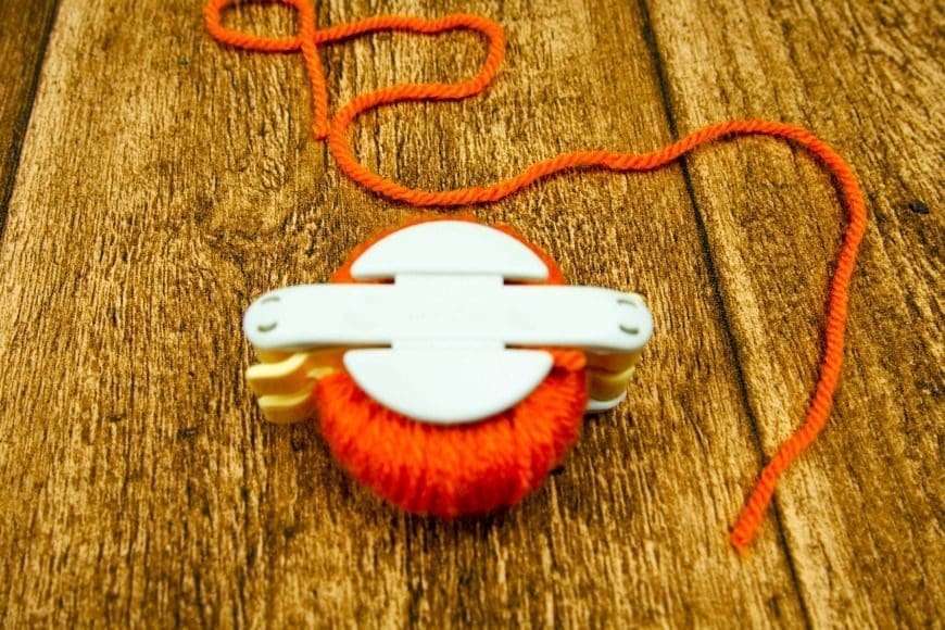 How to make Pom pom pumpkin garland