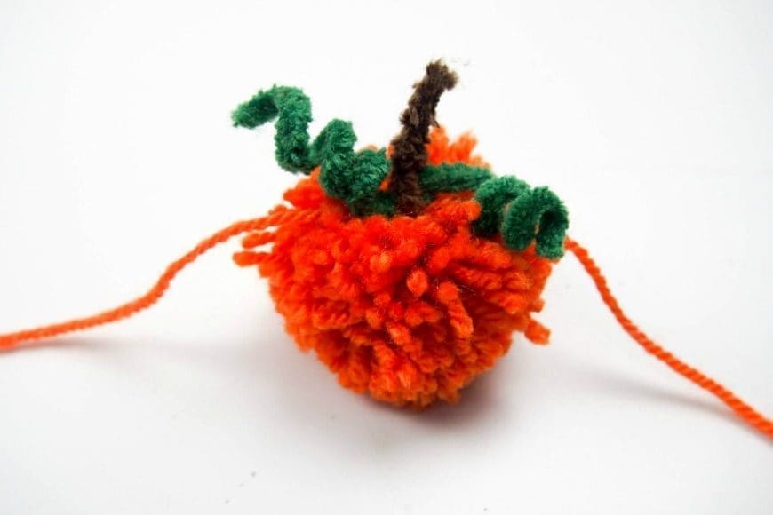 How to make Pom pom pumpkin garland
