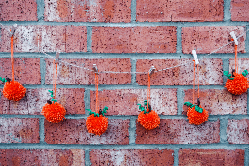 How to make Pom pom pumpkin garland