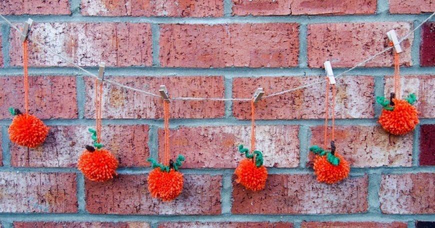 How to make Pom pom pumpkin garland