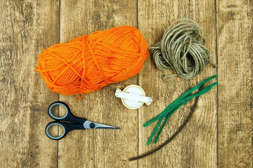 How to make Pom pom pumpkin garland