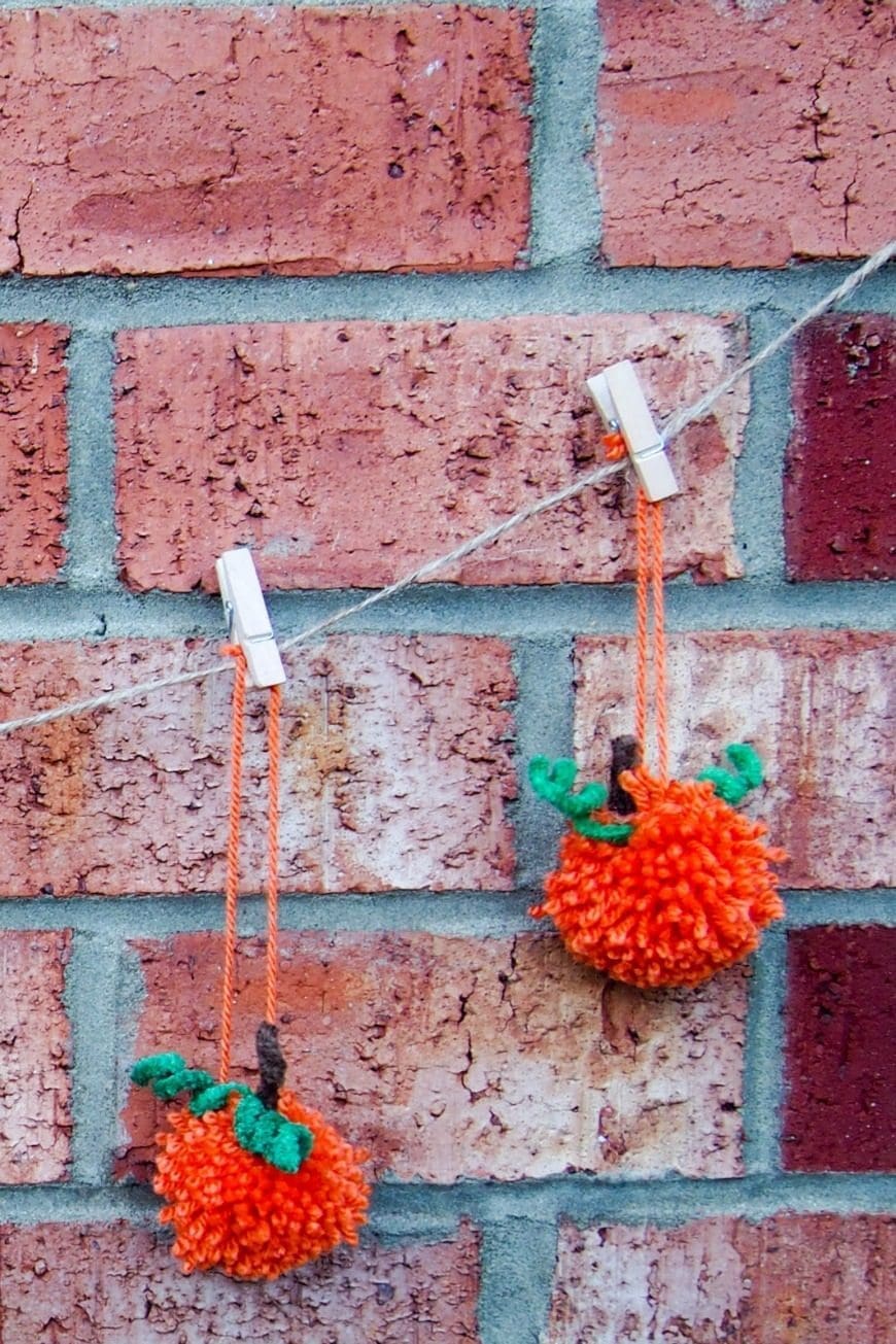 How to make Pom pom pumpkin garland