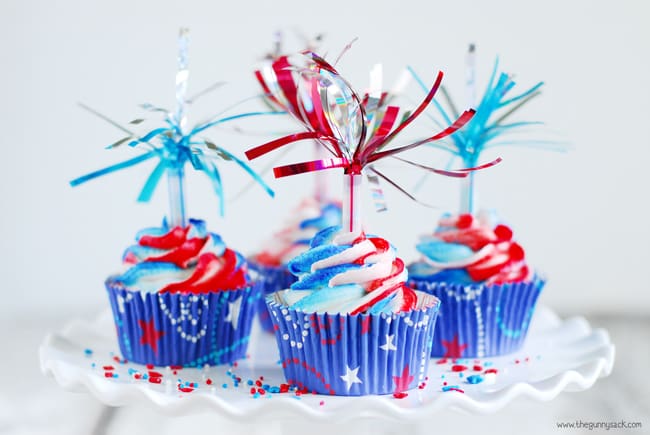 Amazing firework craft ideas that will keep your kids safe and smiling. I love that it is possible to have a fun fireworks experience — minus the fire