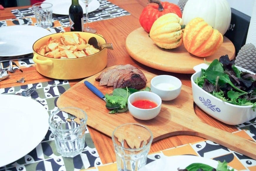 piri-piri-beef-and-wedges-table
