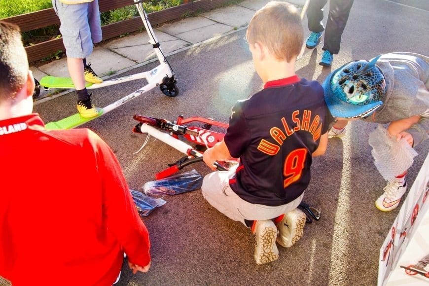 A review of this year's must have scooter - the Yvolution Y Flyer Scooter. See what The tweens though of the Yvolution Y Flyer Scooter