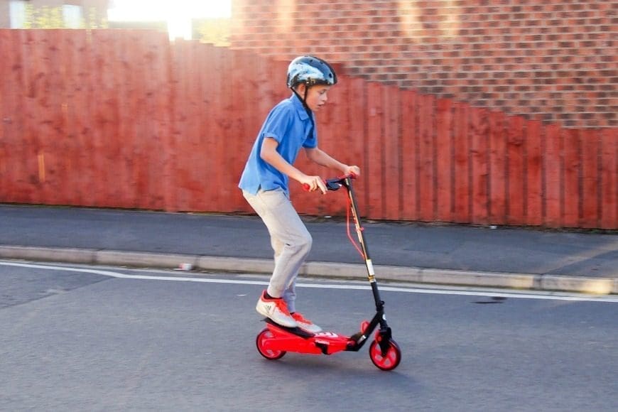 A review of this year's must have scooter - the Yvolution Y Flyer Scooter. See what The tweens though of the Yvolution Y Flyer Scooter