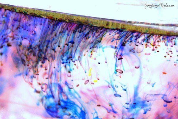Amazing firework craft ideas that will keep your kids safe and smiling. I love that it is possible to have a fun fireworks experience — minus the fire