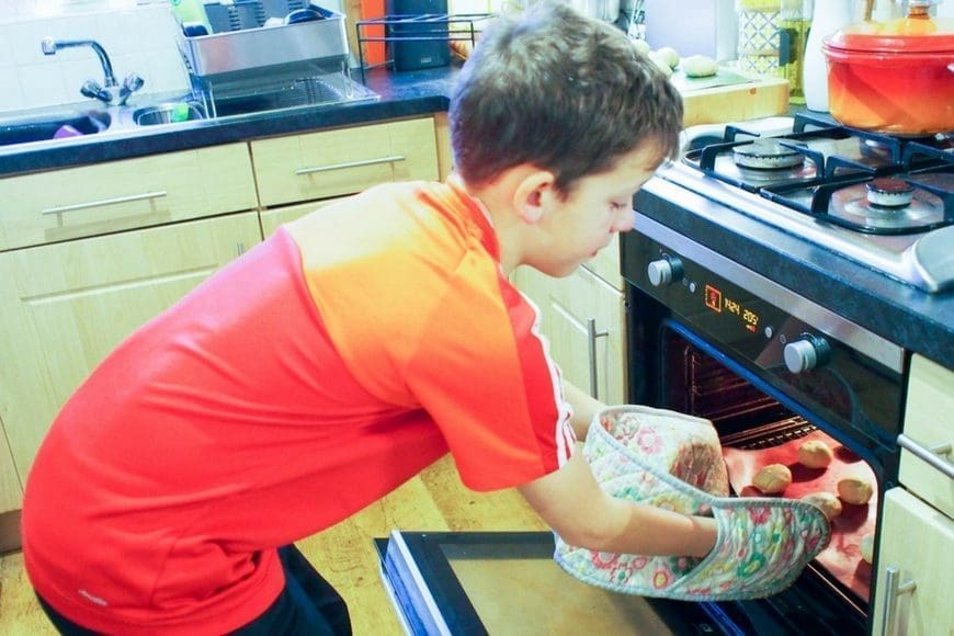 White Chocolate Chip Cookies - Cooking with Kids