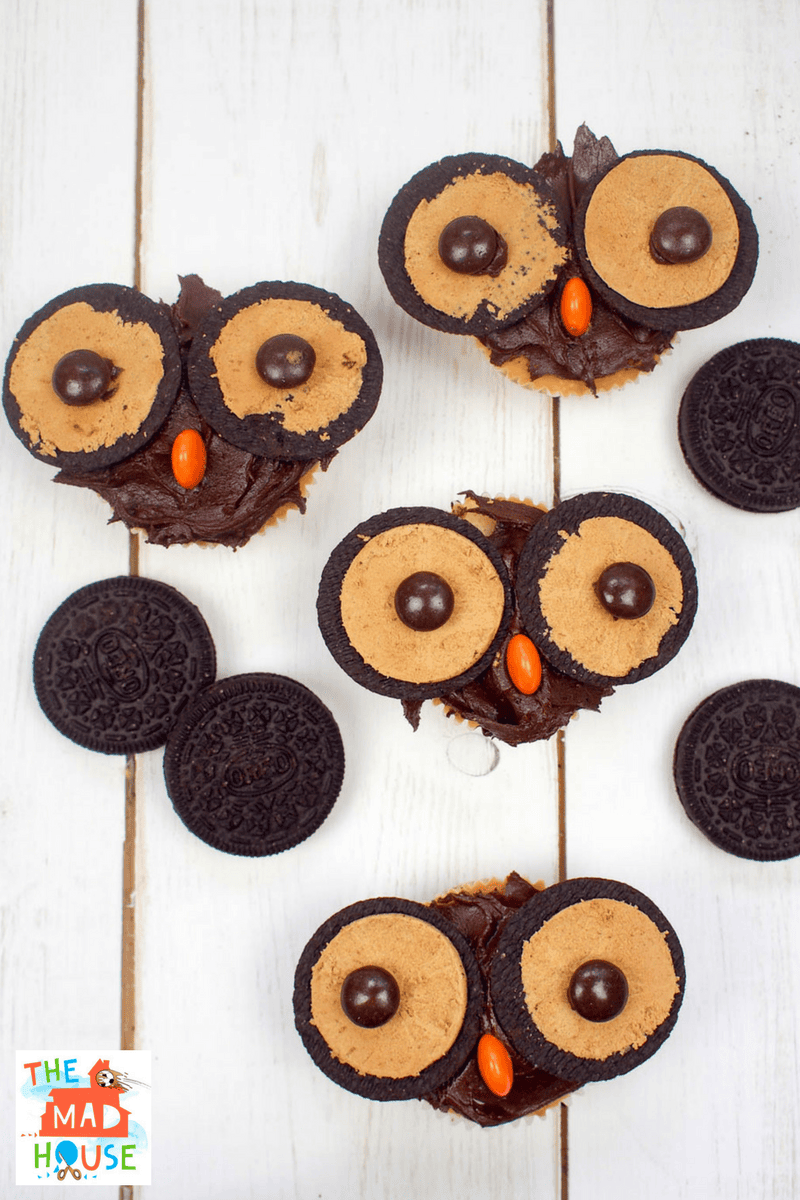 These yummy Oreo Owl Cupcakes are perfect for making with children. They are totally adorable and so simple and fun to make.