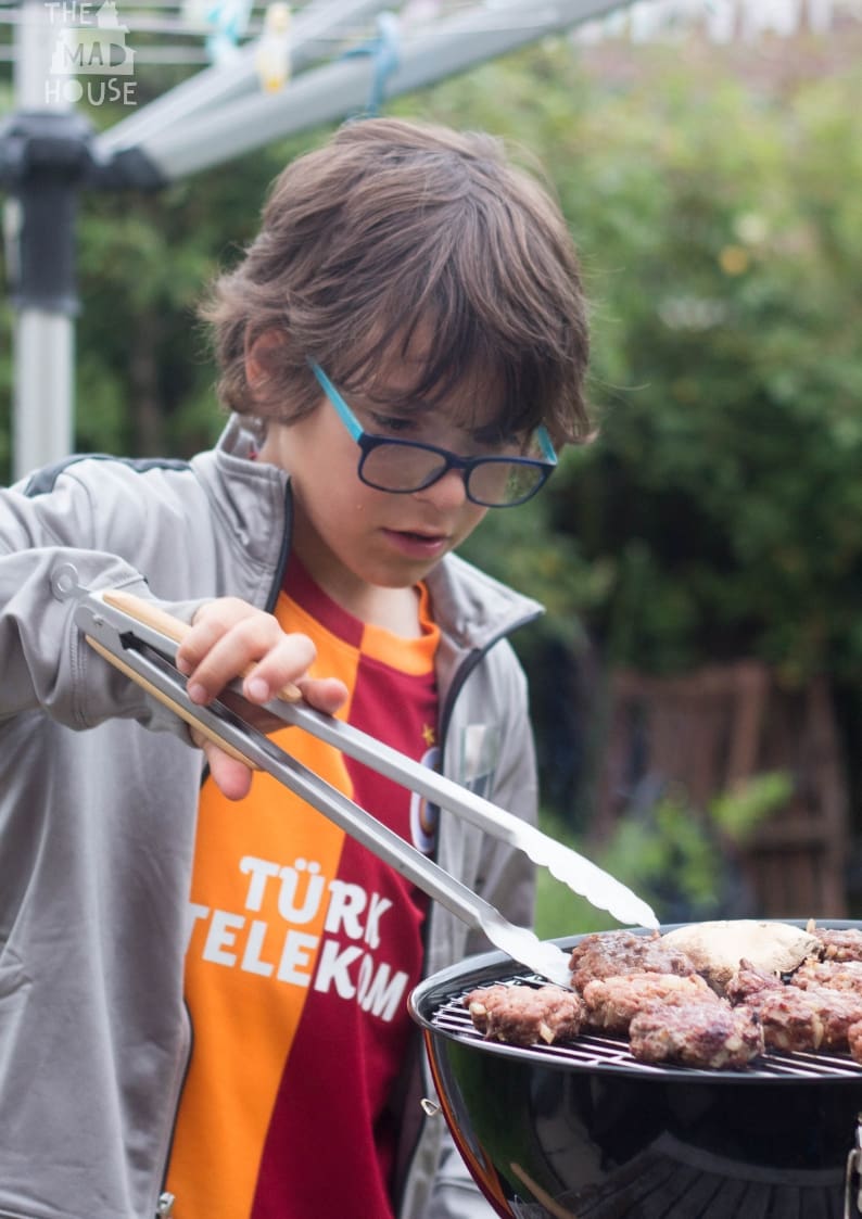 How to have a fabulous family BBQ. Forget the mess and make the most of of fantastic grilled food with our tips for the perfect family BBQ.