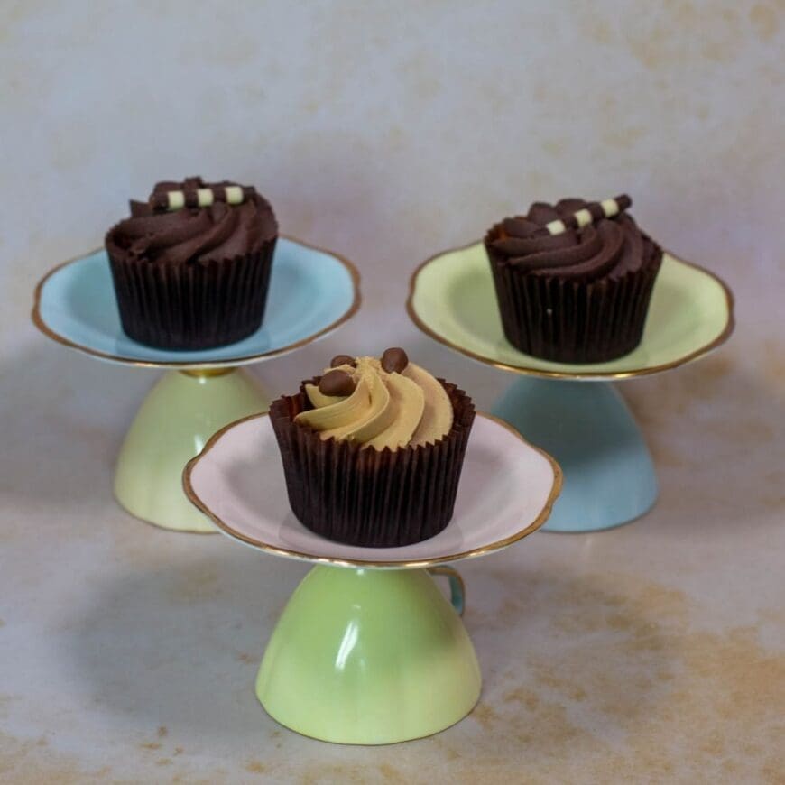 Cake stands make elegant table pieces for a party and making them couldn’t be more straightforward with our Blu Tack Hack.