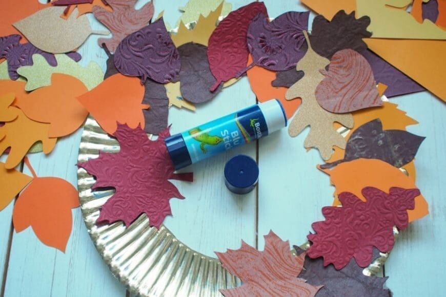 How to make a DIY Autumn Paper Leaf Wreath