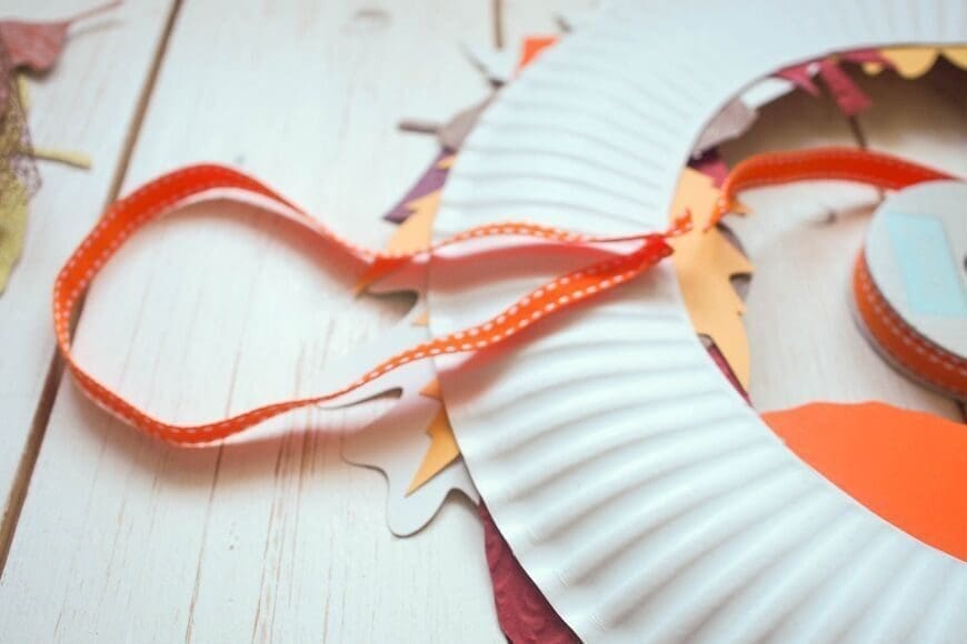 How to make a DIY Autumn Paper Leaf Wreath