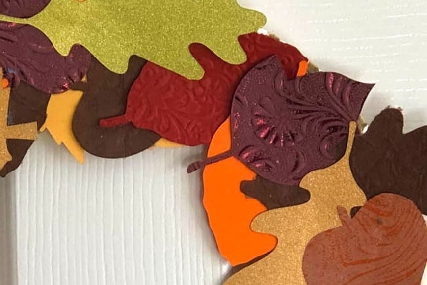 How to make a DIY Autumn Paper Leaf Wreath