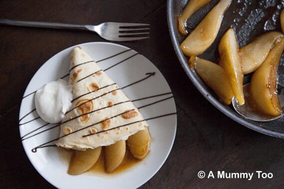 Pancakes with caramelised pears and chocolate