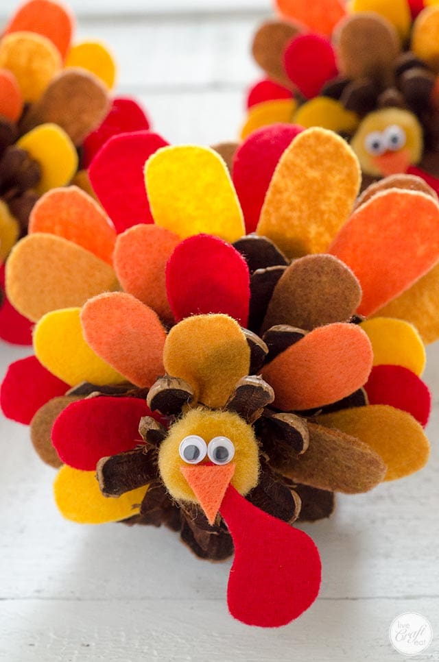 Adorable felt-feathered pinecone turkeys