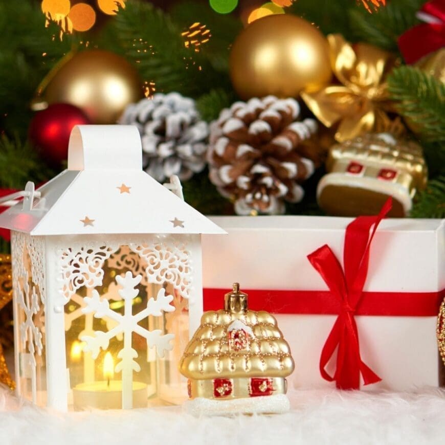 Shopping for a candle lover? Here is the ultimate Candle Lovers Gift Guide to help you find a great candle or accessory gift for everyone.