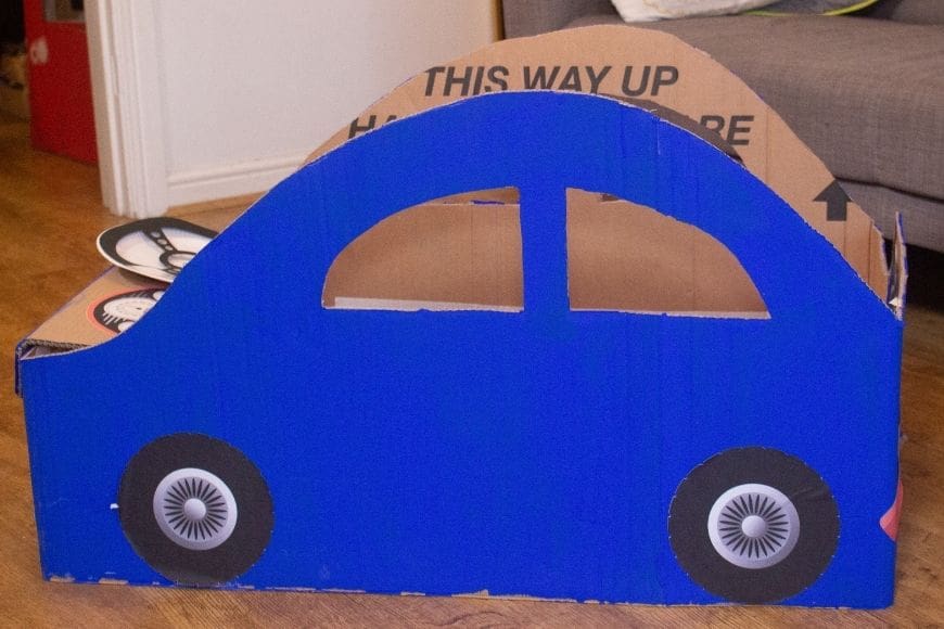 A fab tutorial for a Cardboard Box Car that folds. Recycle that cardboard box and make a car that will bring weeks of fun. Perfect for a drive in movie party.