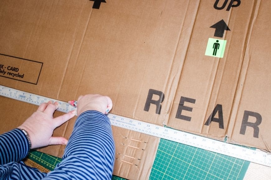 This image has an empty alt attribute; its file name is How-to-Make-a-Foldable-Cardboard-Box-Car-with-free-printables-1.jpg