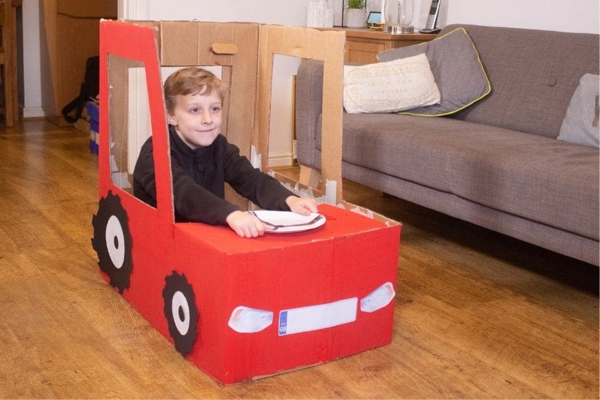 How amazing is this DIY Cardboard Box Tractor that folds flat for storage. This tutorial also comes with fab free printables.