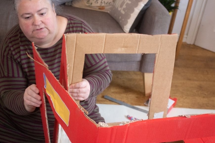 How amazing is this DIY Cardboard Box Tractor that folds flat for storage. This tutorial also comes with fab free printables.